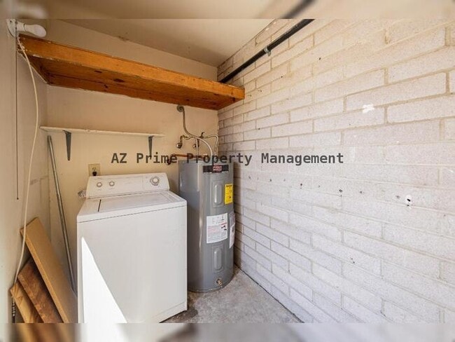 Building Photo - 8113 E Glenrosa Ave