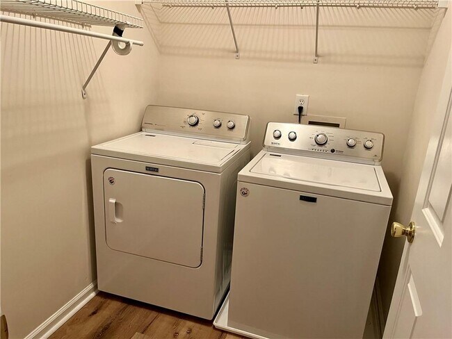 Building Photo - 283 Grand Ashbury Ln