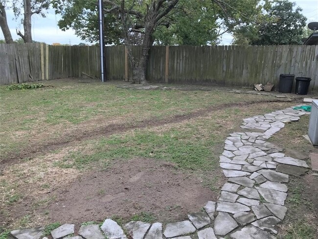 Building Photo - 3847 Westmeadow Dr