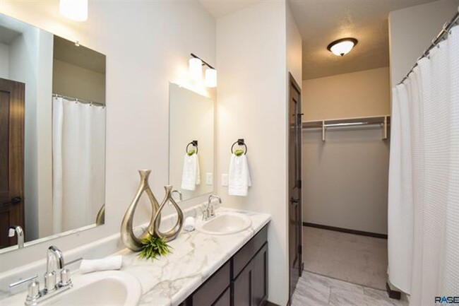 Building Photo - Bright & Spacious Ranch-Style Living – All...