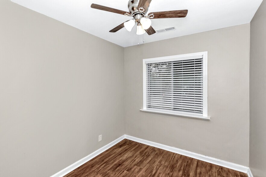 Building Photo - 4304 9th Ave SW