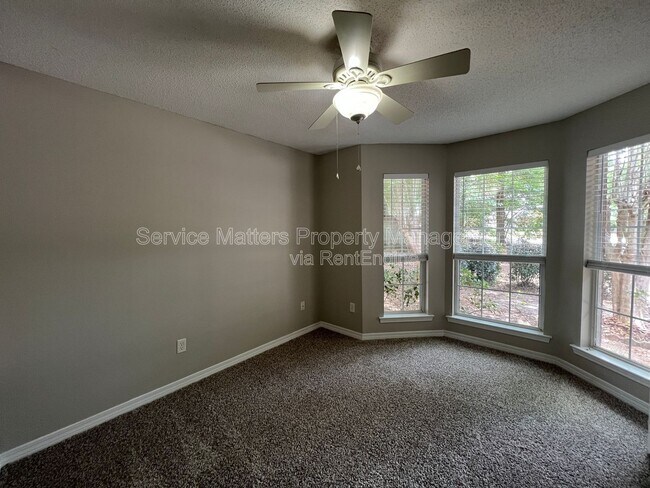 Building Photo - 5959 Sleepy Hollow Ct