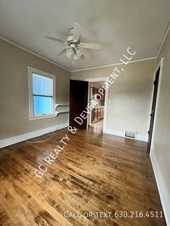 Building Photo - 337 S Maple St