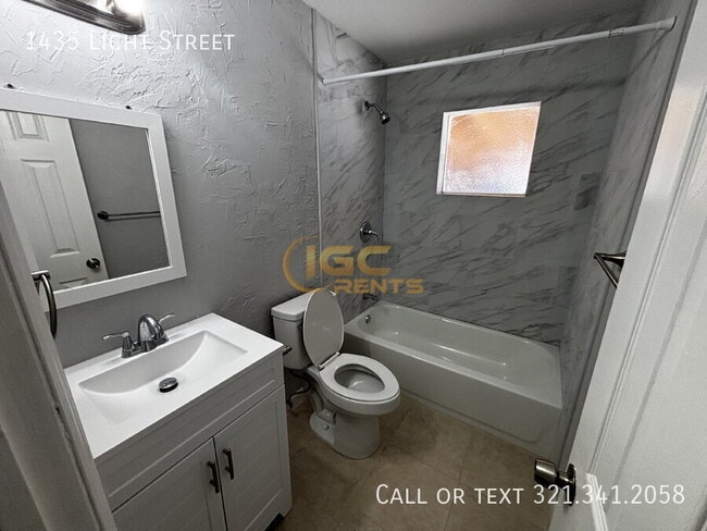 Building Photo - 1435 Licht St