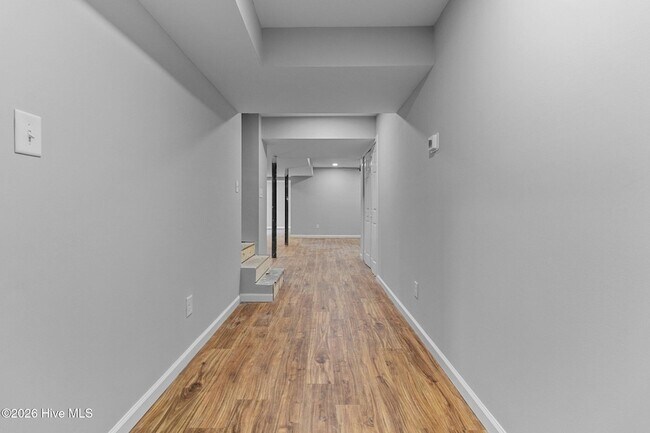 Building Photo - 450 Crestview Rd