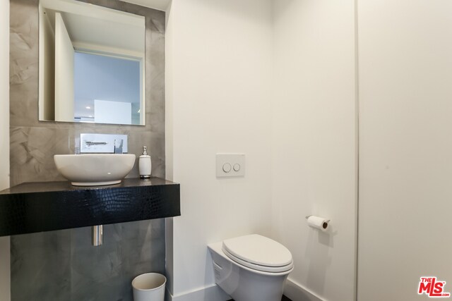 Building Photo - 1100 Alta Loma Rd