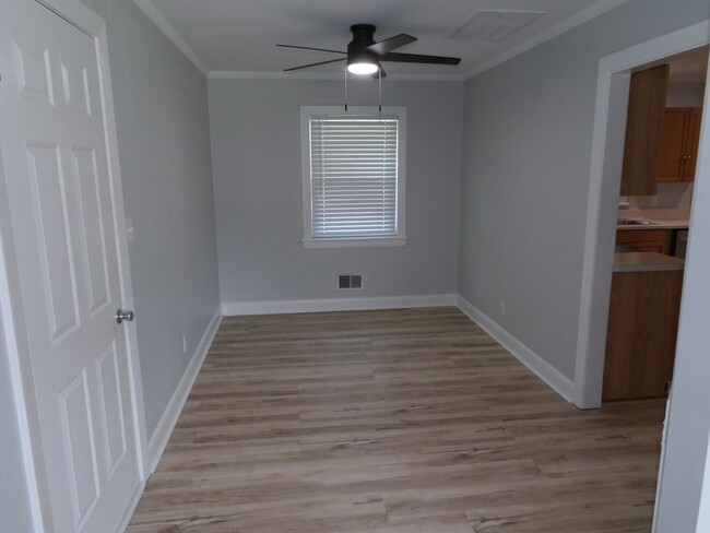 Building Photo - 3Bd/2BA   Brick Ranch Home