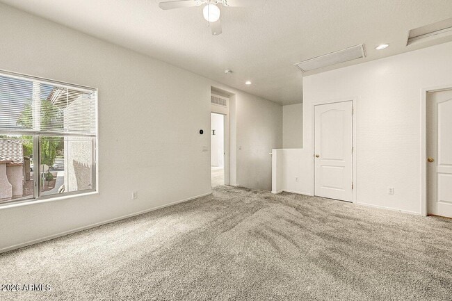 Building Photo - 2600 E Springfield Pl