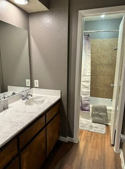 Building Photo - 140 S Las Vegas Trail