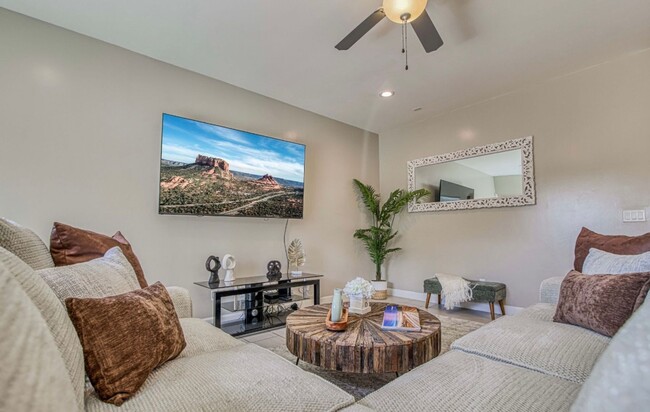 Building Photo - Eastside Beautiful 3 bed/2 baths for RENT