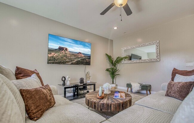 Building Photo - Furnished Eastside Beautiful 3 bed/2 baths for RENT Utilities & Wi-Fi INCLUDED