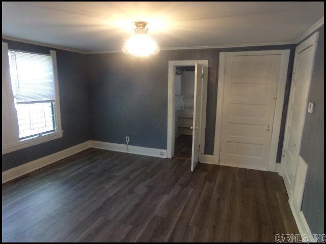 Building Photo - 922 W 21st St