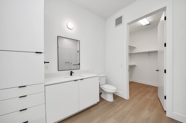 Building Photo - 2810 Riverby Rd