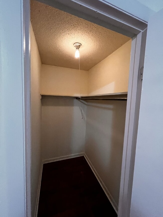 Building Photo - Home For Rent