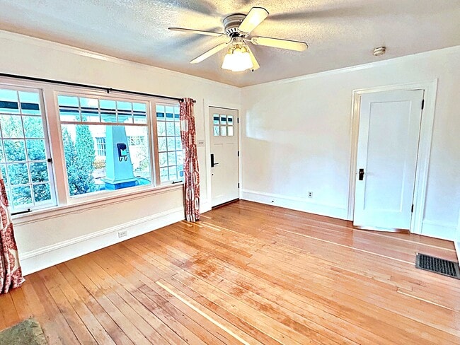 Building Photo - 858 N Stafford St