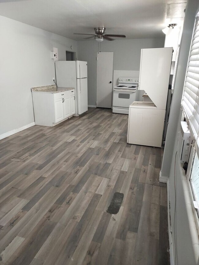 Building Photo - Stylish 2-bedroom apartment with 1 bathroom