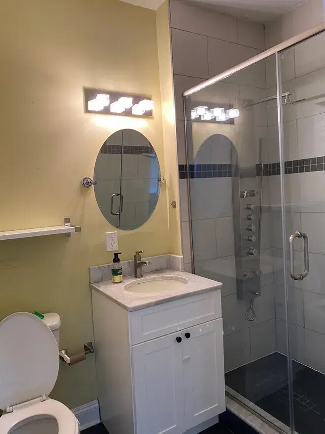 bath 1 - 1213 Noble St