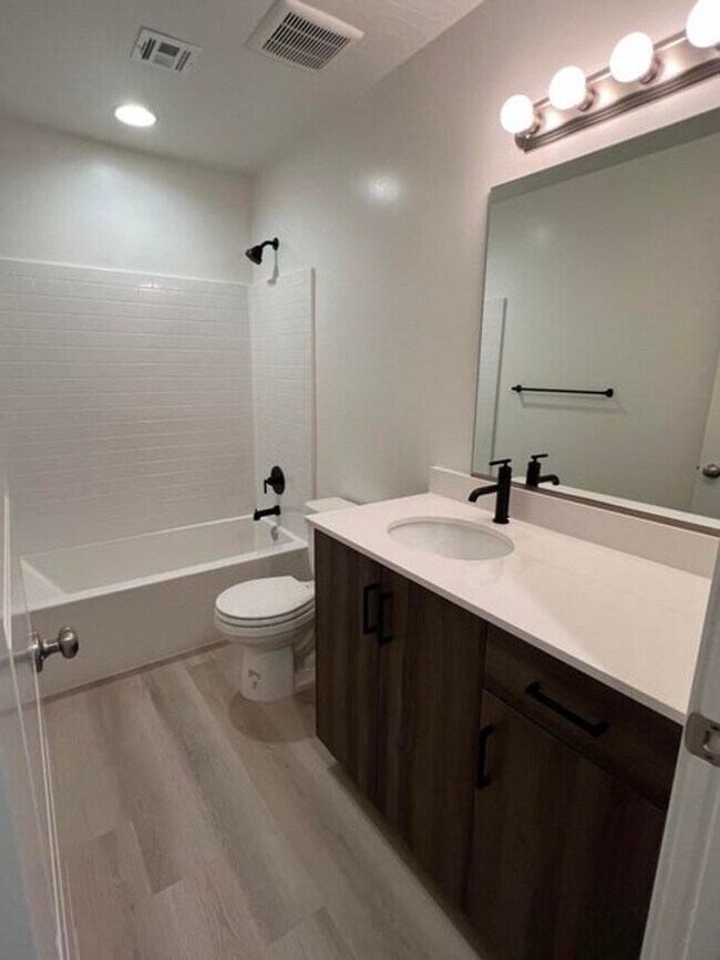 Building Photo - 5924 Aragorn Ln