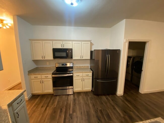 Building Photo - Beautiful Upgraded 3 Bedroom home in Brookland School District!