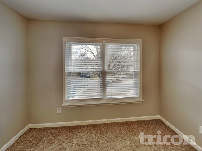 Building Photo - 2098 Clearvista Dr NW