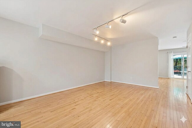 Building Photo - 606 Coates Ln