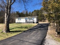 Building Photo - 3 Bedroom cottage overlooking green space ...