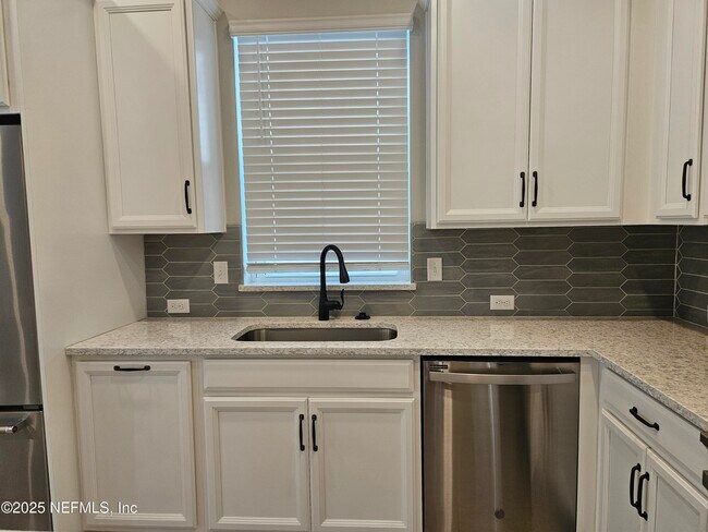 Building Photo - 11340 Breakers Bay Wy