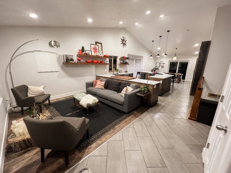 Building Photo - 1795 E Walnut Grove Dr