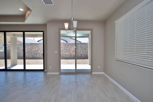 Building Photo - 729 C. Escondida