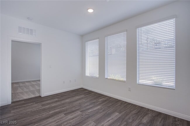 Building Photo - 2555 Hampton Rd