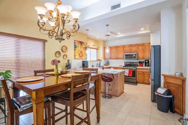 Building Photo - 79120 Canterra Dr