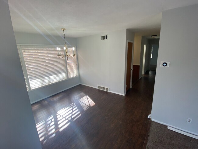 Building Photo - 1317 Oakdale Dr