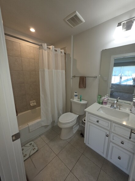 Building Photo - 28050 Purple Martin Cir