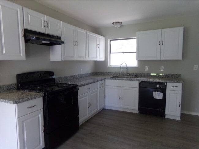 Building Photo - 414 Gardenia St