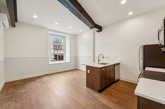 Building Photo - 401 Martin St