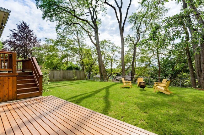 Building Photo - Madrona Home