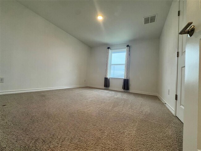 Building Photo - 1007 Moose Rd