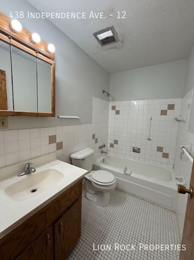 Building Photo - 438 Independence Ave N