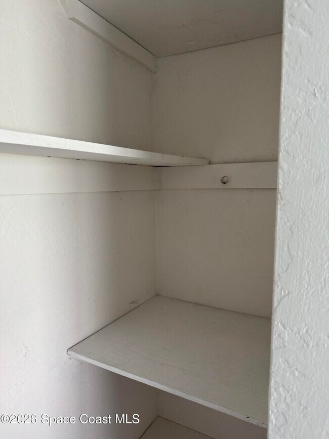 Building Photo - 204 W Alma Dr