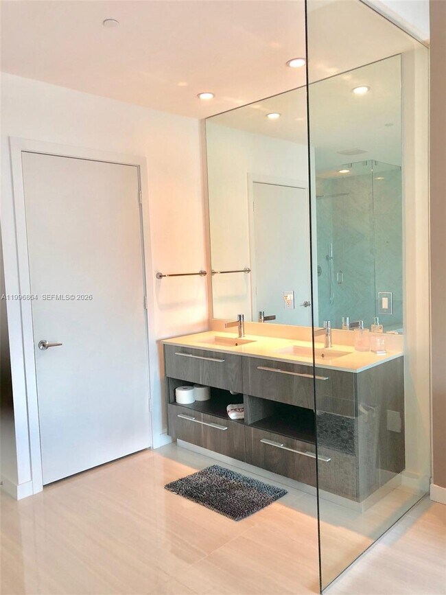 Building Photo - 480 NE 31st St