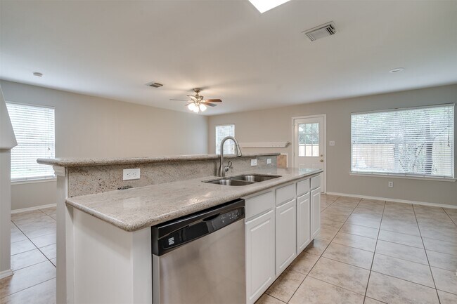 Building Photo - 6 Yarrow Ct