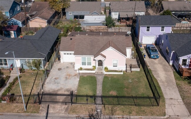 Building Photo - 317 Moody St