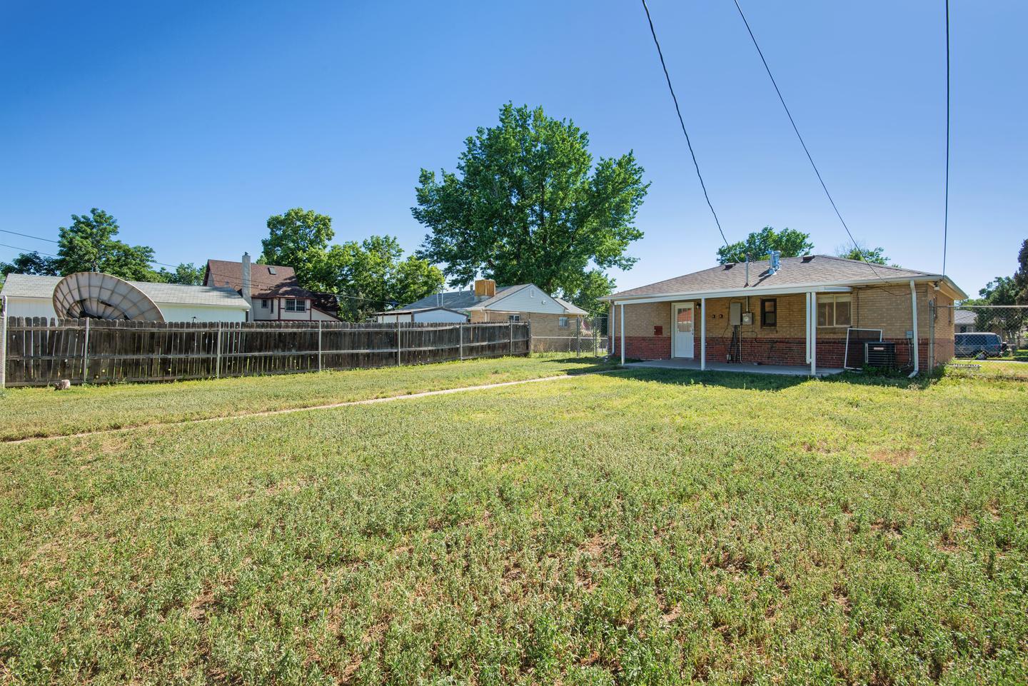 Building Photo - Move-in-ready Park Hill home with oversized yard for entertaining