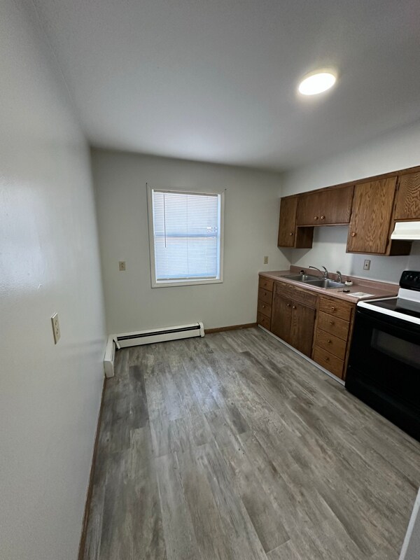 Building Photo - 516 Kendall Ave S