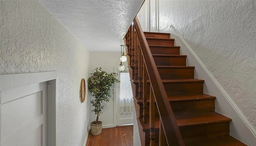 Building Photo - 323 1st Ave S