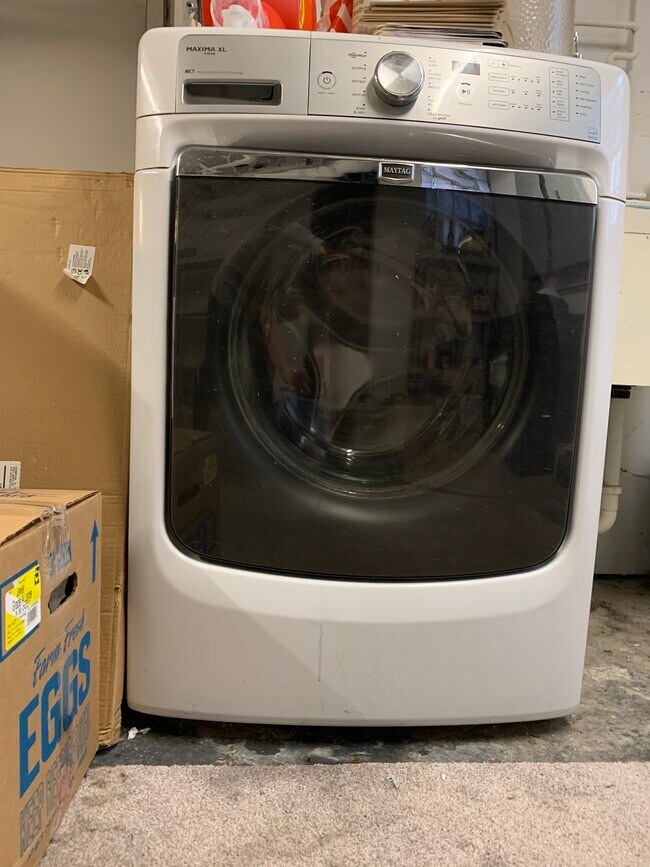 Building Photo - 910 Lake St