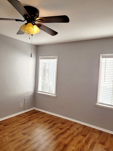 Building Photo - 305 N Palm Ave