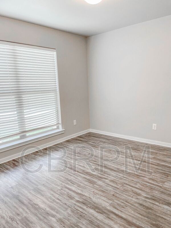 Building Photo - 2135 N Texas Ave