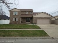 Building Photo - 1924 Amboy St