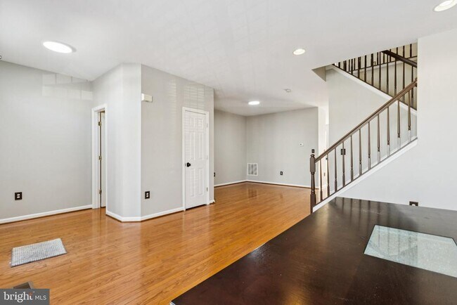 Building Photo - 120 Douglas Dr